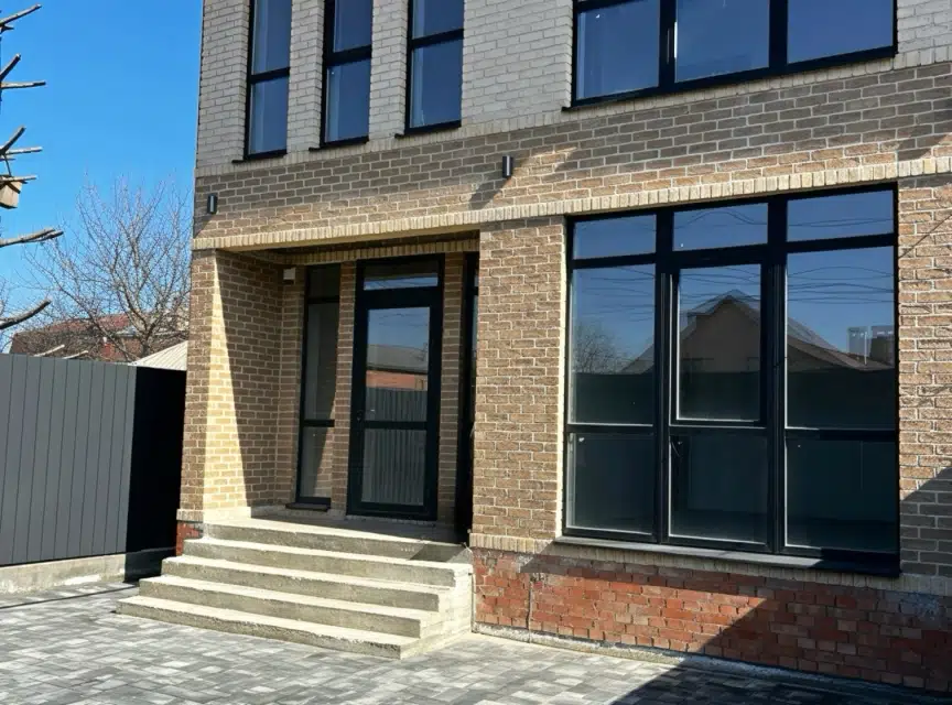 Продаётся 3-этажный дом, 270 м²