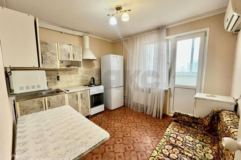 Продаётся 1-комнатная квартира, 42 м²
