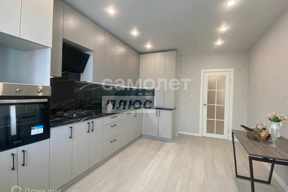Продаётся 1-комнатная квартира, 56.7 м²