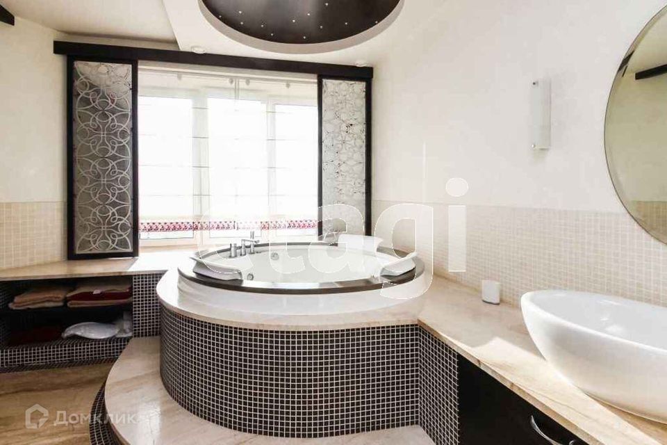Продаётся 3-комнатная квартира, 128 м²