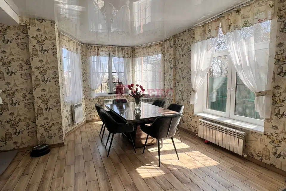 Продаётся 3-этажный дом, 205 м²