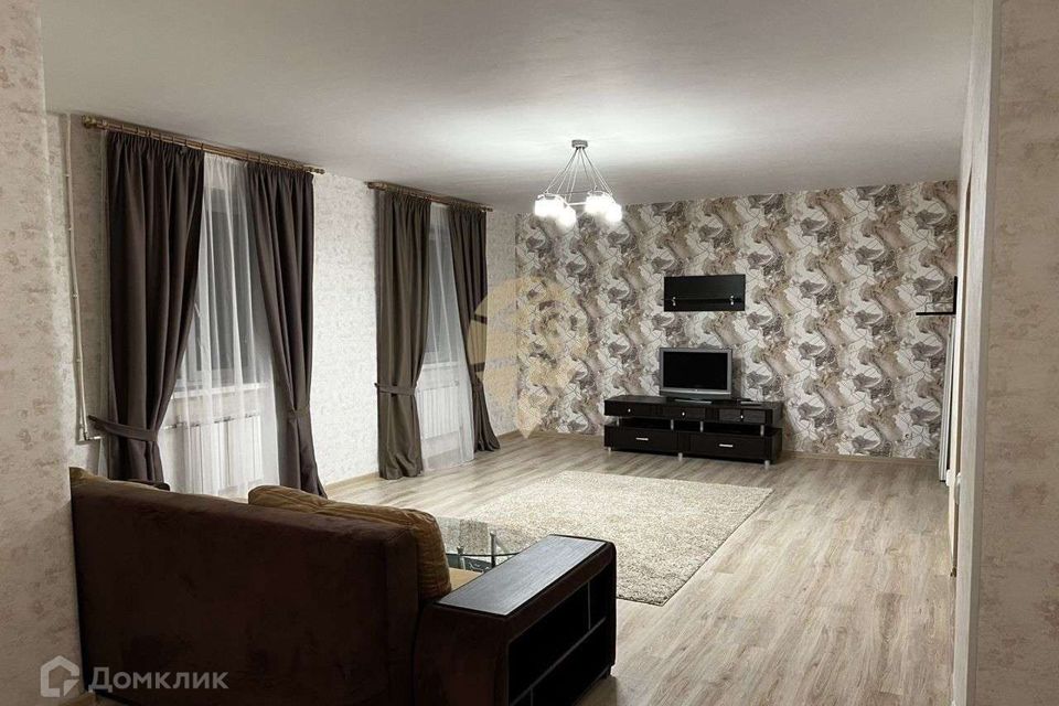 Продаётся 4-комнатная квартира, 150 м²