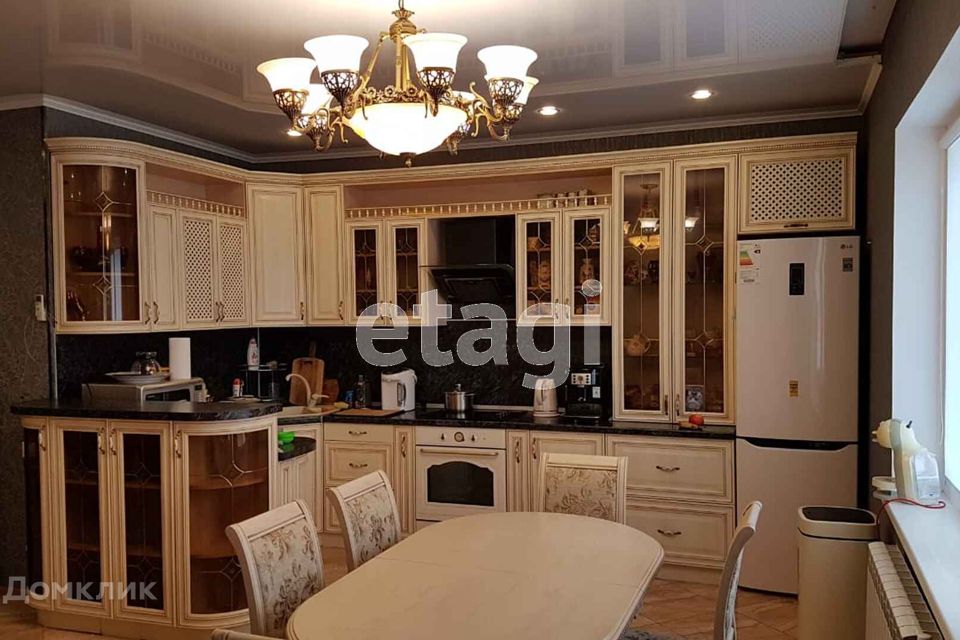 Продаётся 3-комнатная квартира, 107 м²