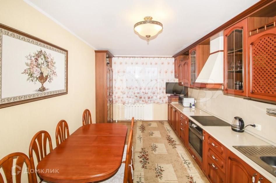 Продаётся 4-комнатная квартира, 132.9 м²