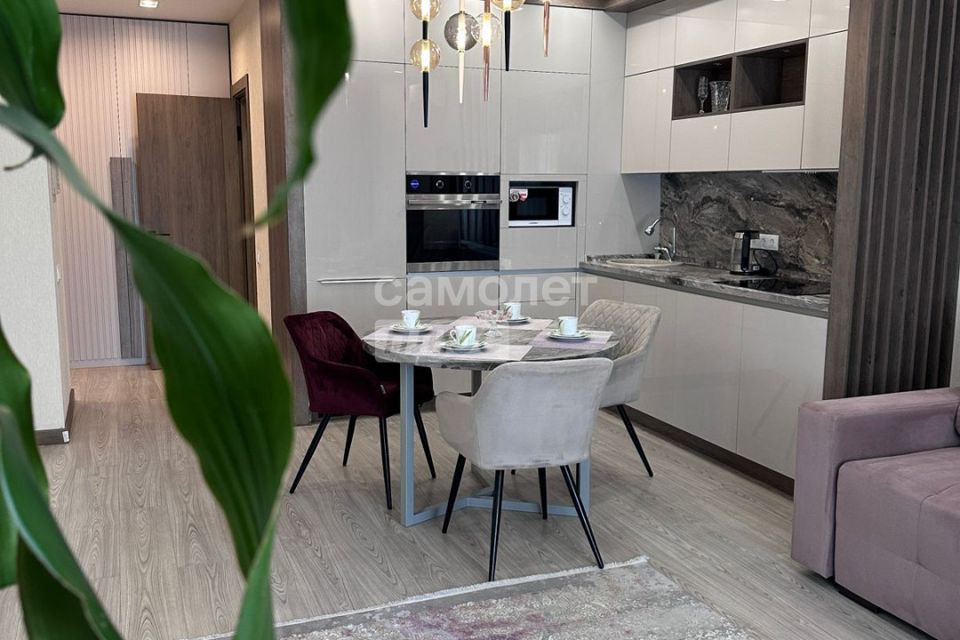 Сдаётся 2-комнатная квартира, 65 м²