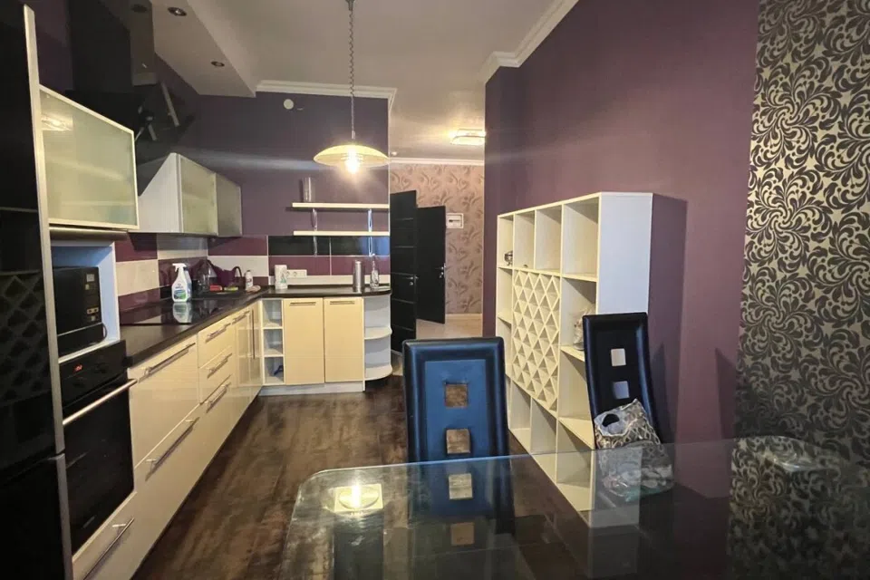Продаётся 1-комнатная квартира, 53 м²