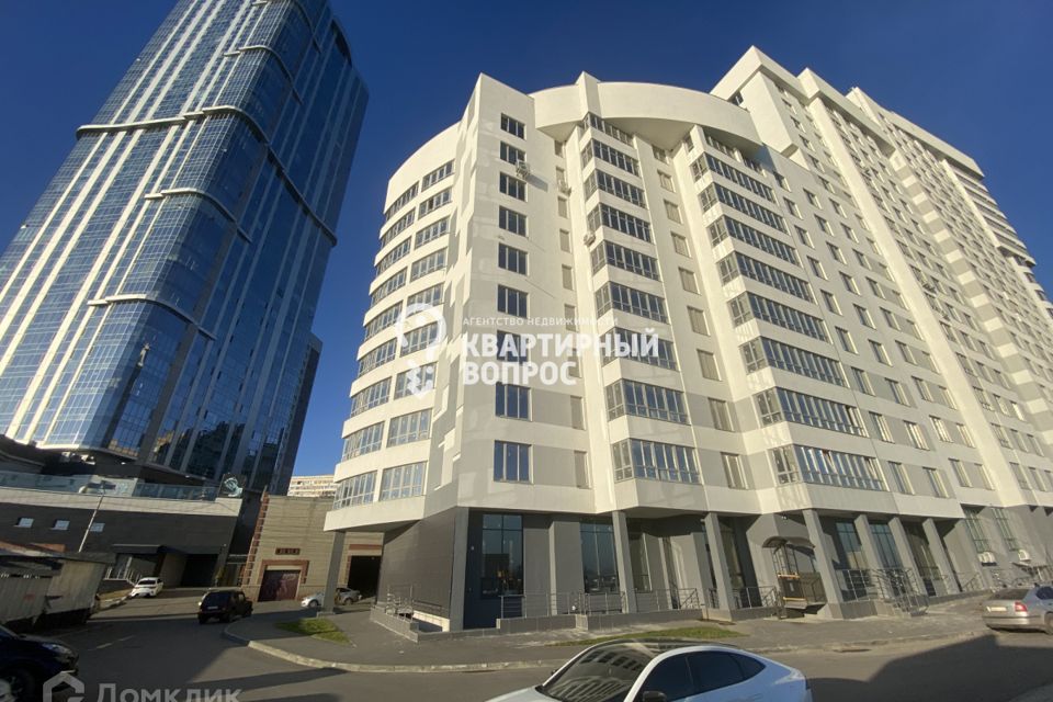 Продаётся 3-комнатная квартира, 146.5 м²