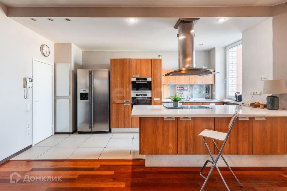 Продаётся 3-комнатная квартира, 102.3 м²