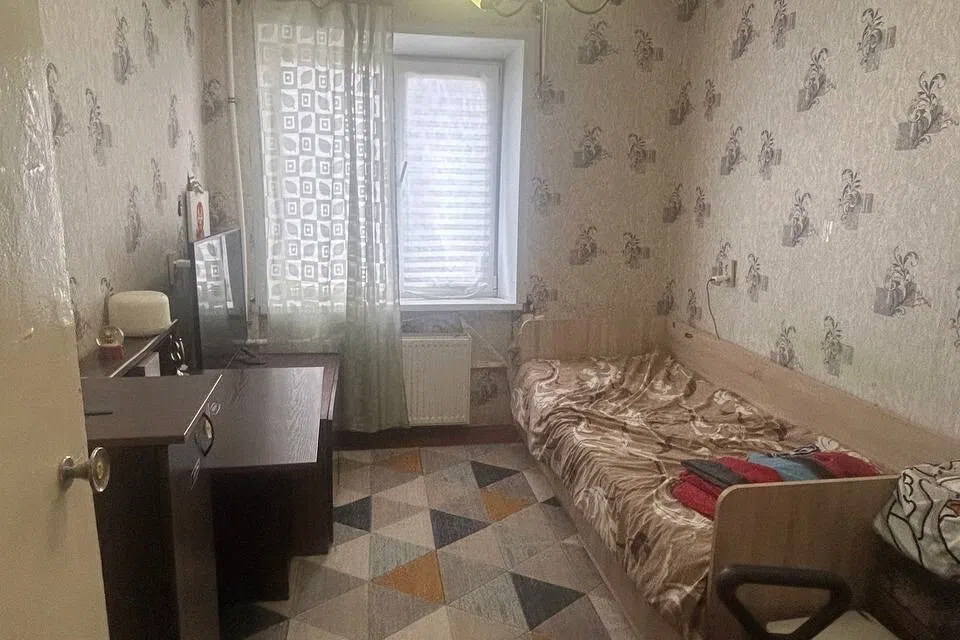 Продаётся 4-комнатная квартира, 62.8 м²