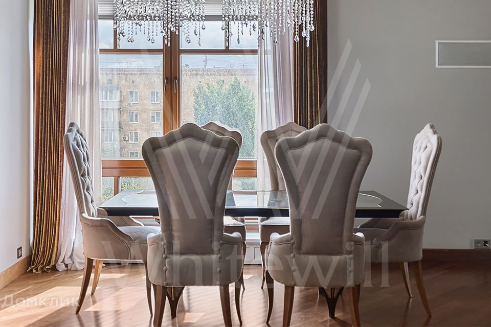 Продаётся 4-комнатная квартира, 140 м²