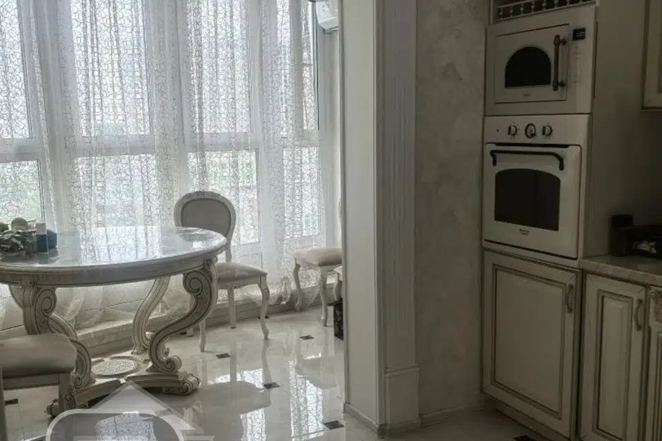 Продаётся 4-комнатная квартира, 110 м²