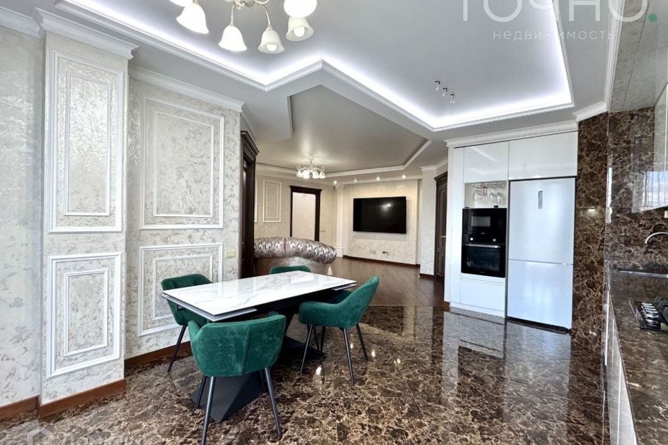 Продаётся 3-комнатная квартира, 135.2 м²