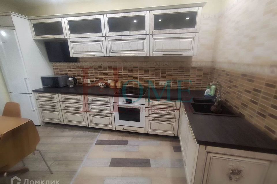 Сдаётся 2-комнатная квартира, 61 м²