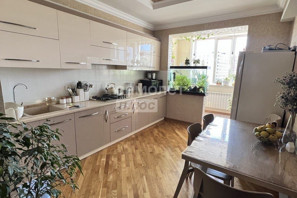 Продаётся 3-комнатная квартира, 102 м²