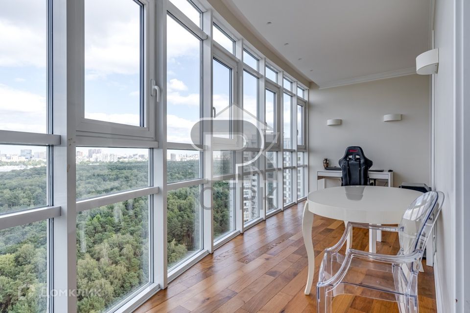 Продаётся 5-комнатная квартира, 298 м²