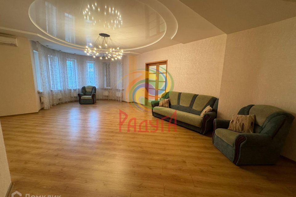 Продаётся 4-комнатная квартира, 233.6 м²