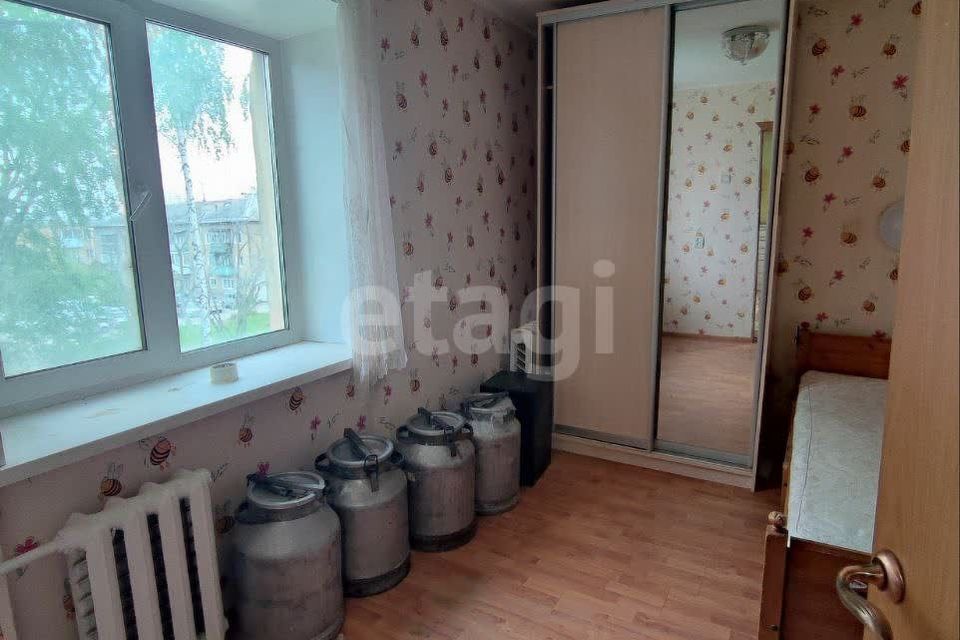 Продаётся 4-комнатная квартира, 62.9 м²