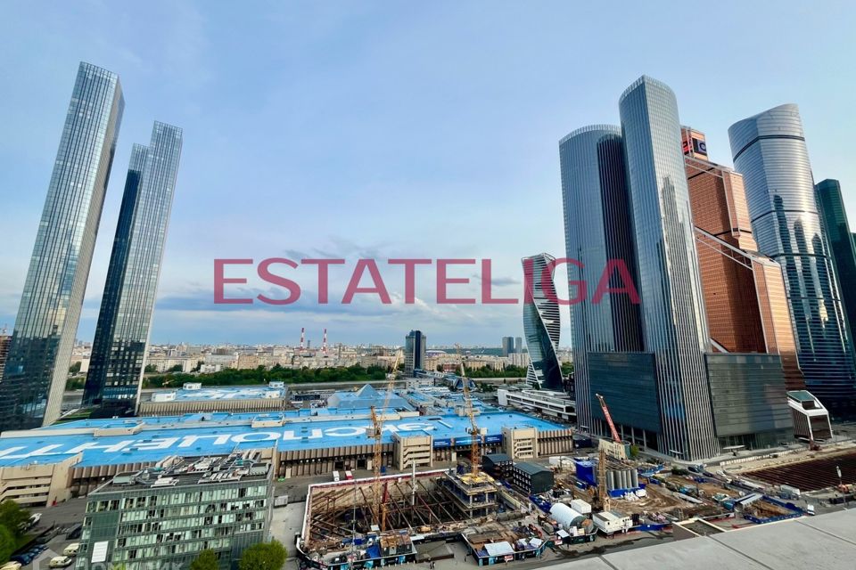 Продаётся 4-комнатная квартира, 227 м²