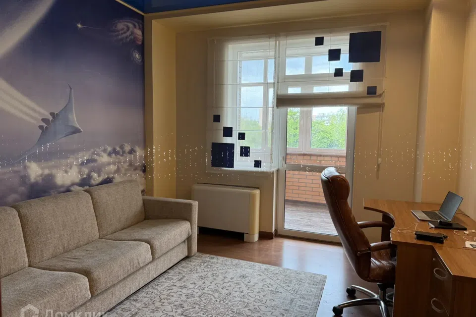 Продаётся 3-комнатная квартира, 135 м²