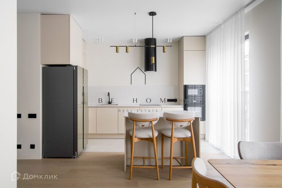 Сдаётся 4-комнатная квартира, 161 м²