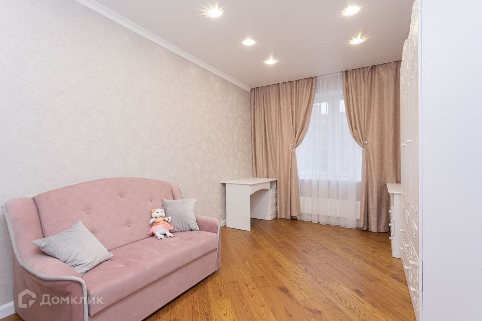 Продаётся 4-комнатная квартира, 100 м²