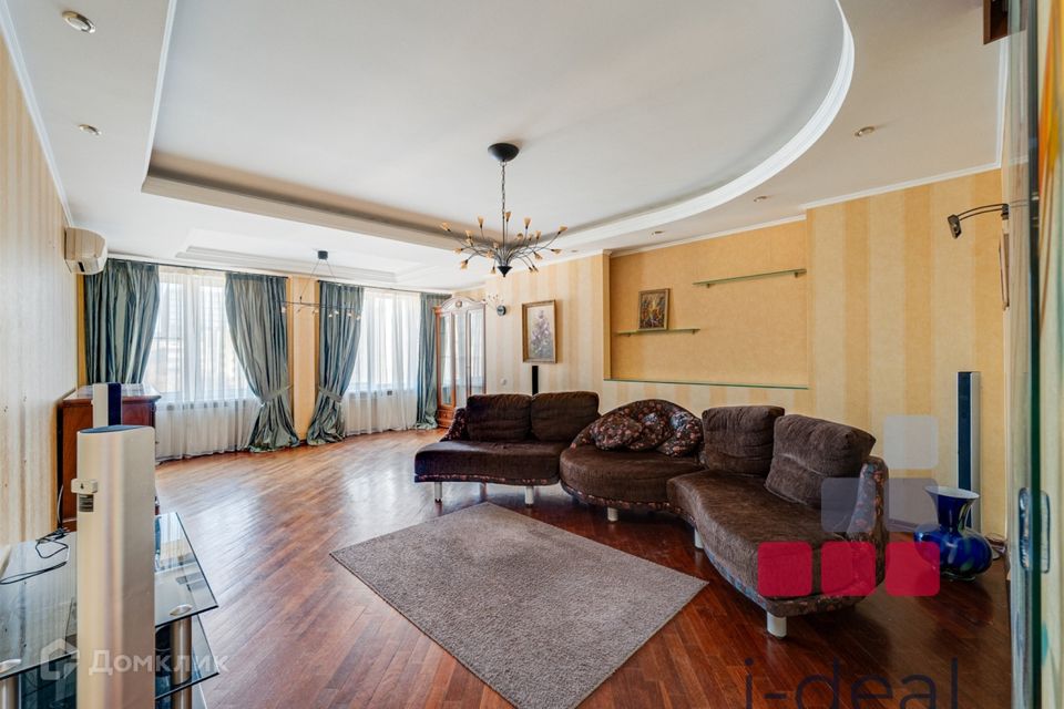 Продаётся 3-комнатная квартира, 124 м²