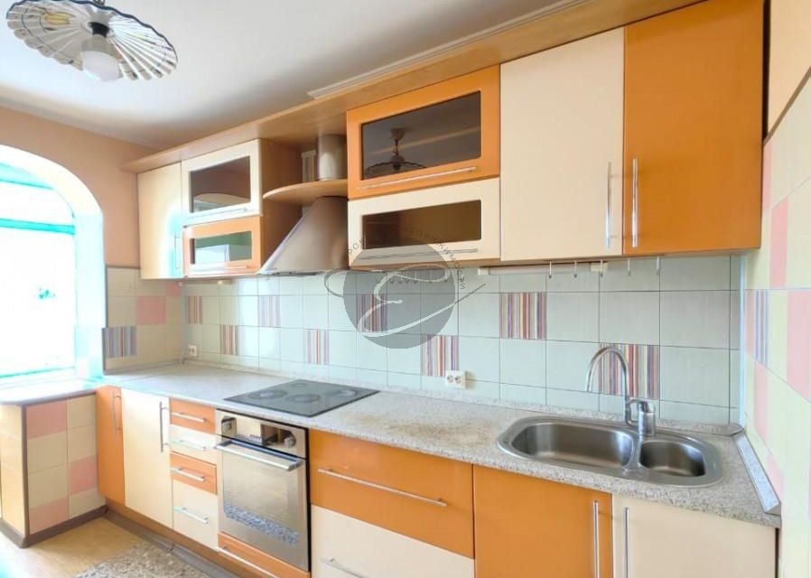 Продаётся 4-комнатная квартира, 74.9 м²