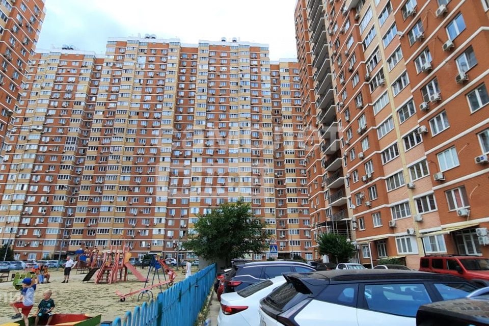 Продаётся 2-комнатная квартира, 65.8 м²
