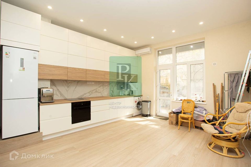 Продаётся 2-комнатная квартира, 65 м²