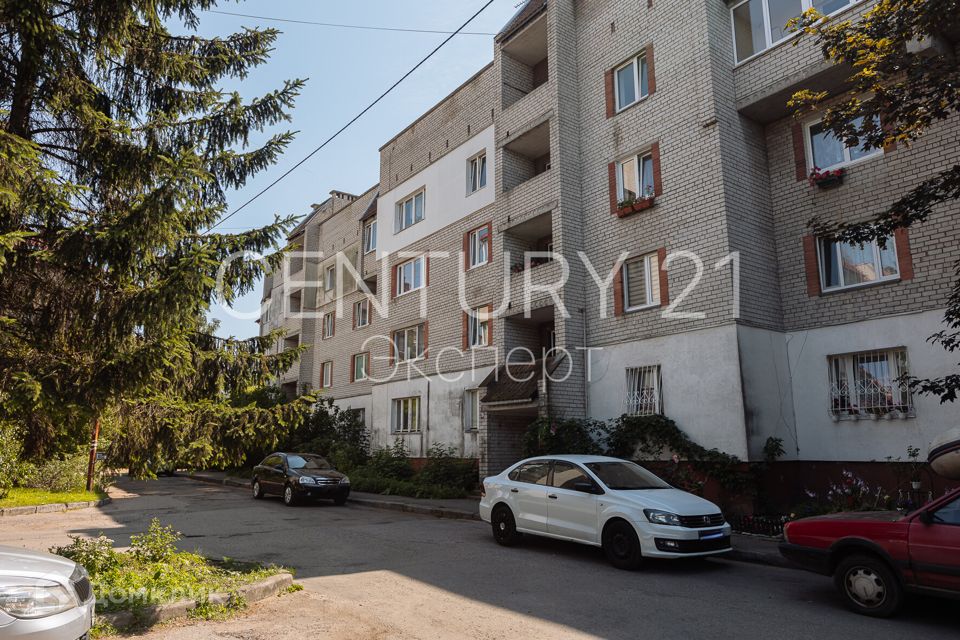Продаётся 5-комнатная квартира, 107.9 м²
