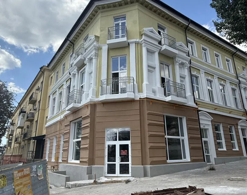 Сдаётся торговое помещение, 180.4 м²