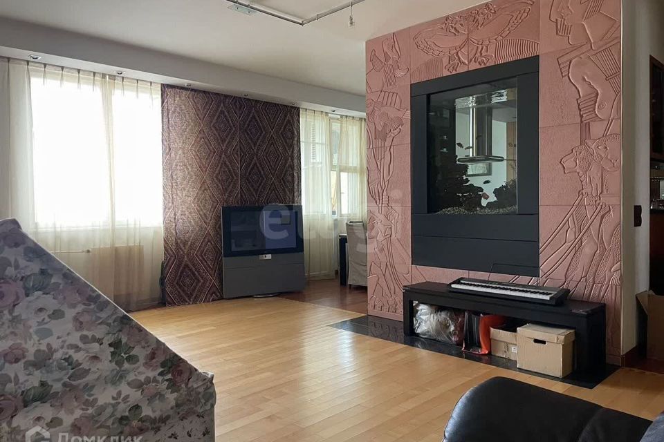 Продаётся 3-комнатная квартира, 143 м²