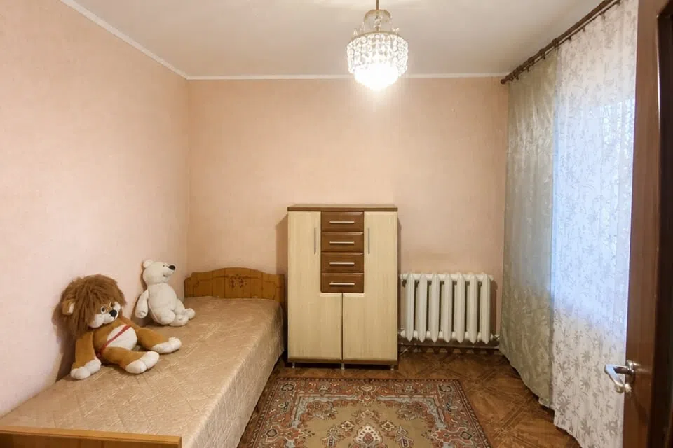 Продаётся 4-комнатная квартира, 65 м²