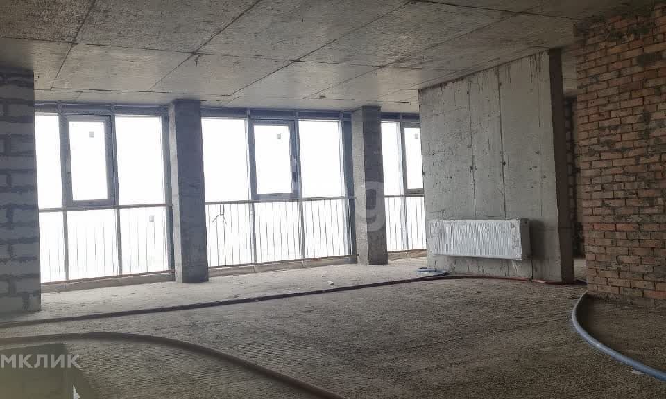Продаётся 3-комнатная квартира, 171.2 м²