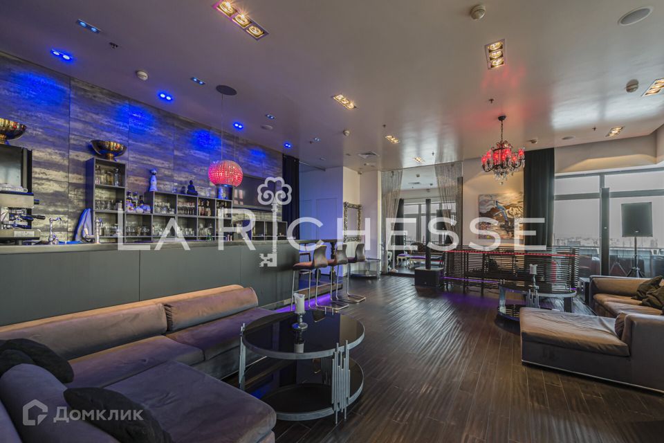 Сдаётся 3-комнатная квартира, 290 м²