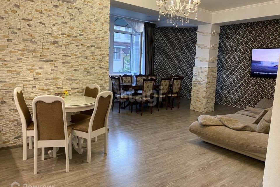 Продаётся 3-комнатная квартира, 100 м²