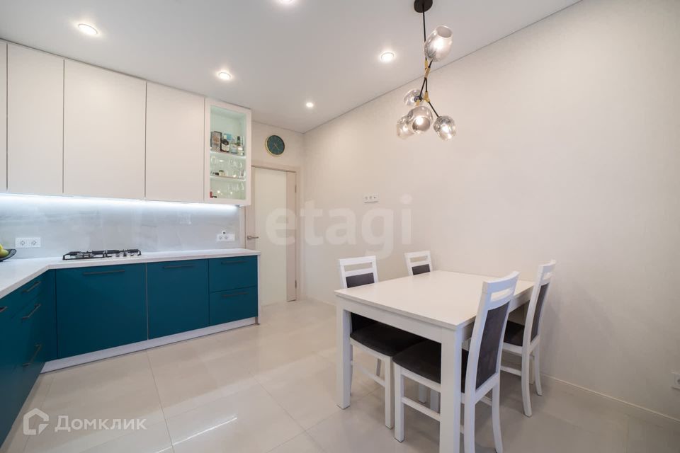 Продаётся 2-комнатная квартира, 69.5 м²