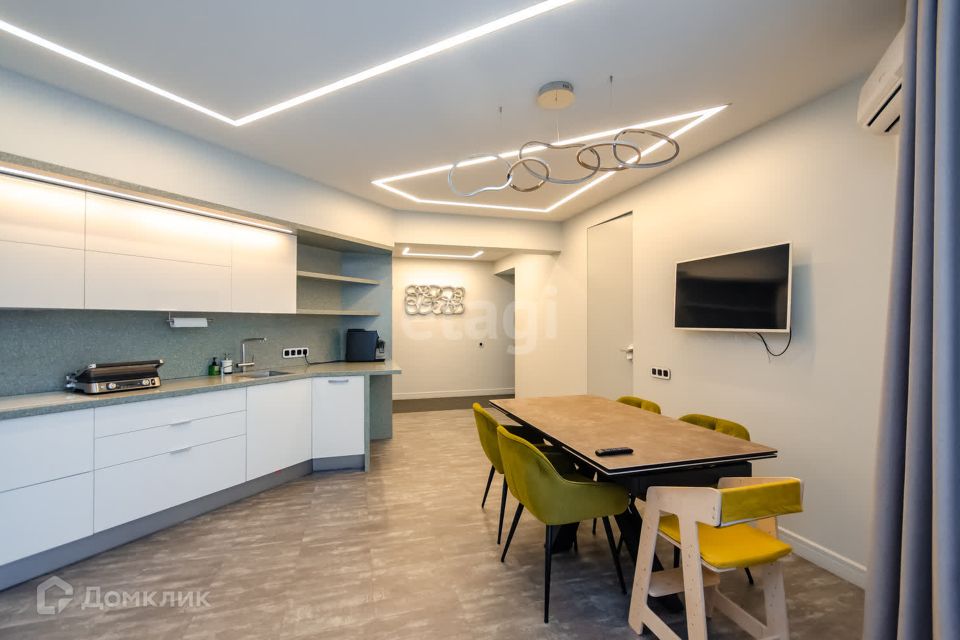 Продаётся 3-комнатная квартира, 100.7 м²
