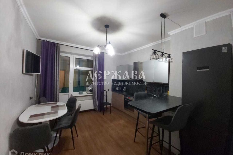 Сдаётся 2-комнатная квартира, 84 м²
