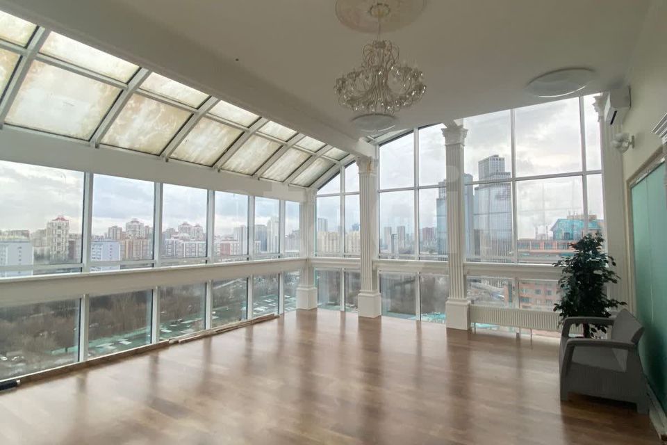Сдаётся 4-комнатная квартира, 363 м²