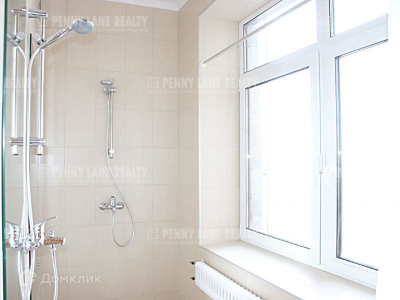 Сдаётся 4-комнатная квартира, 200 м²