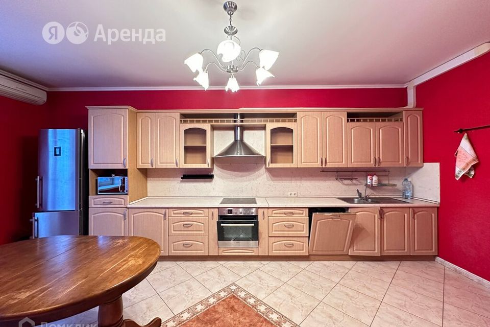 Сдаётся 4-комнатная квартира, 206 м²