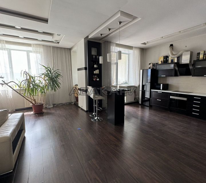 Сдаётся 4-комнатная квартира, 140 м²