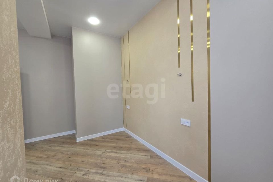 Продаётся 1-комнатная квартира, 76.4 м²
