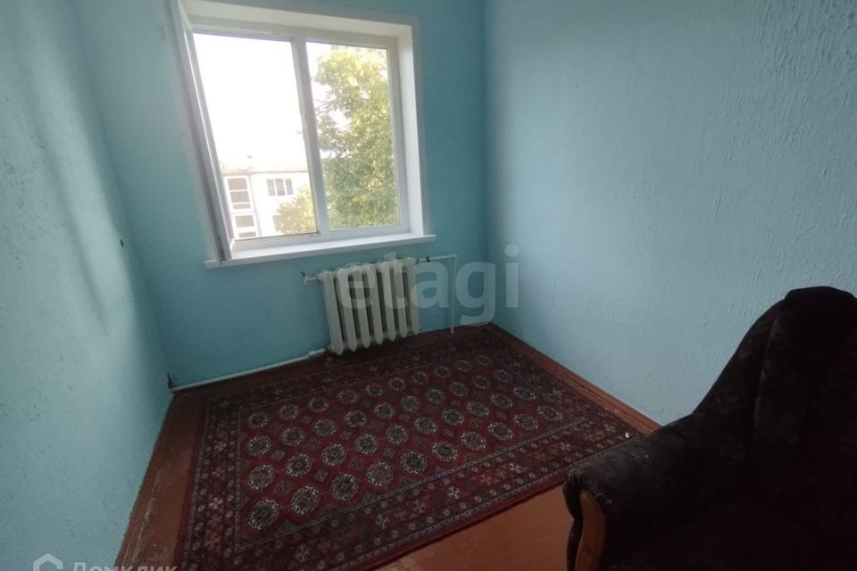 Продаётся 4-комнатная квартира, 58.8 м²