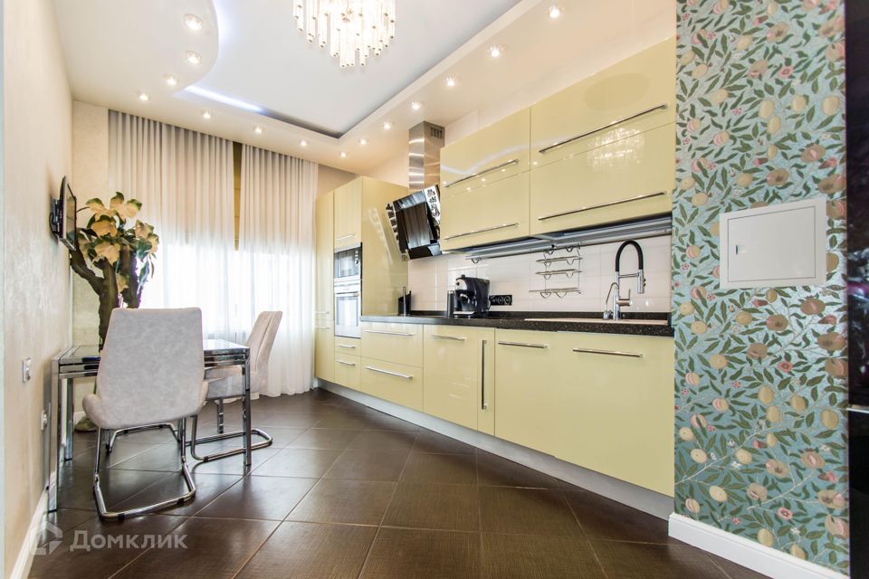 Сдаётся 2-комнатная квартира, 104 м²