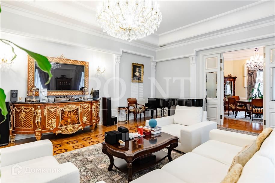 Продаётся 4-комнатная квартира, 240 м²