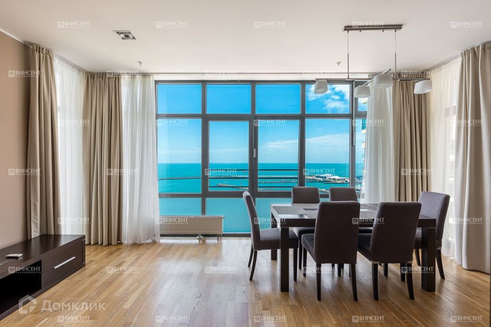 Продаётся 4-комнатная квартира, 162 м²