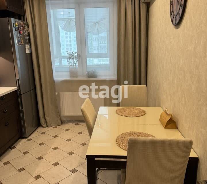 Продаётся 1-комнатная квартира, 43.1 м²