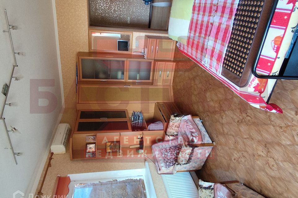 Продаётся 3-этажный дом, 300 м²